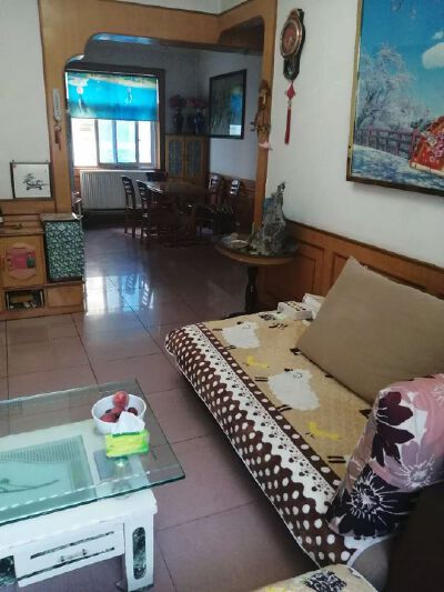 领秀朝阳旁，2室2厅1卫，90㎡，精装，租金1300元/月